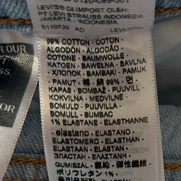 Levi’s 501 jean shorts, Woman’s size 16W light blue wash - Picture 5 of 9